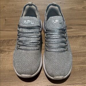 APL techloom breeze metallic silver speckle sneakers